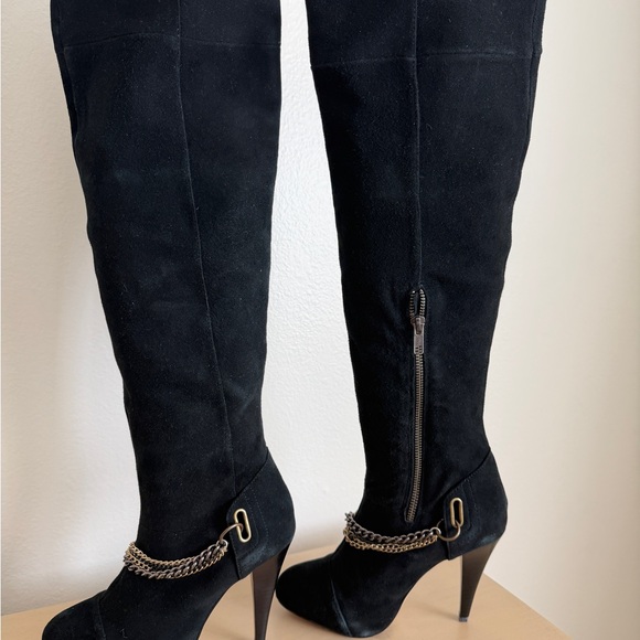 New Elegant Black Over-the-Knee Boots with 3 Chain Detail - Picture 2 of 5